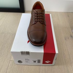 KIZIK Belmont Leather Slip on Derby size 9